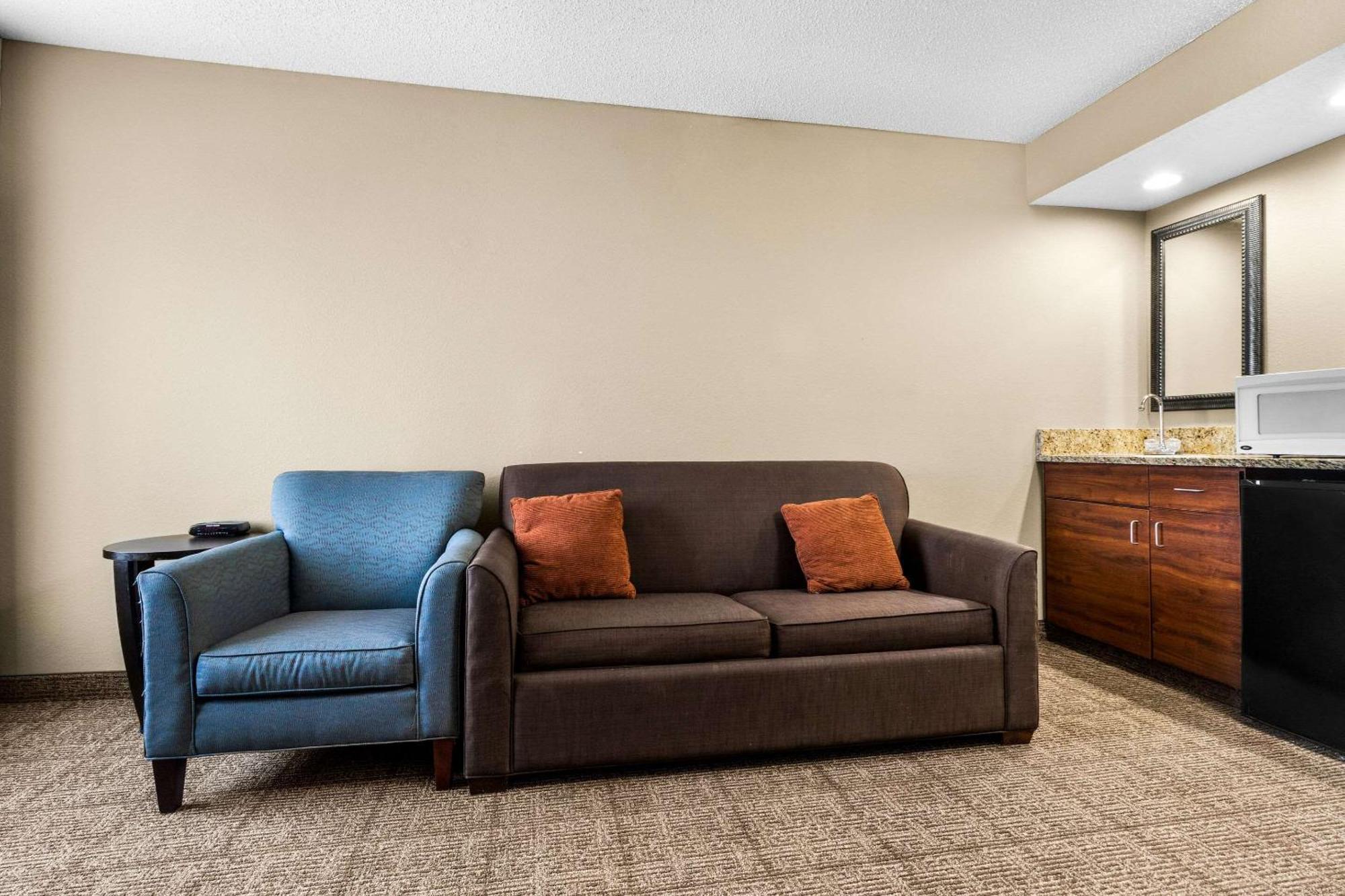 Comfort East Inn 2*
